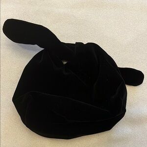 Merit beauty - Black Velvet Signature Bag
